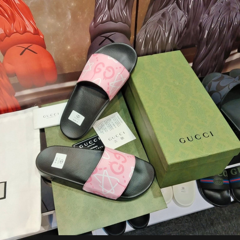 G*u*i slippers
